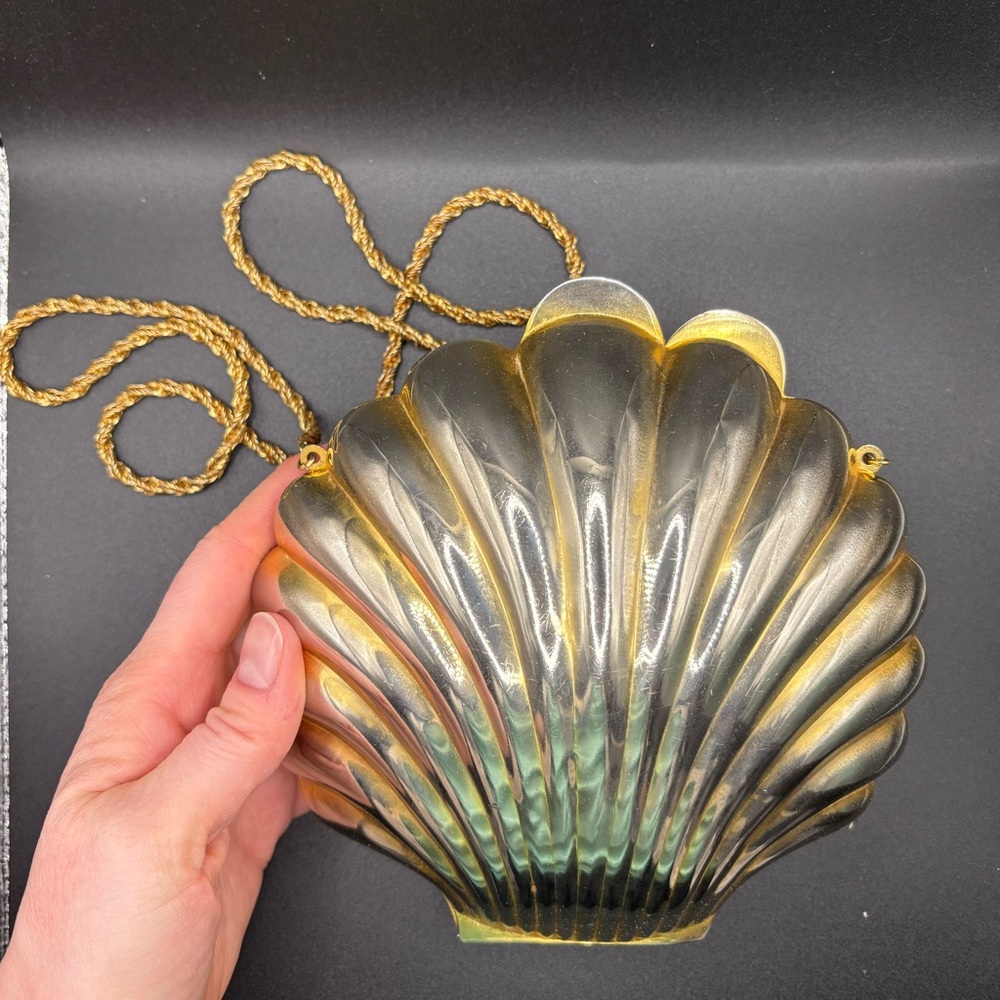 Metal Clam Shell Purse